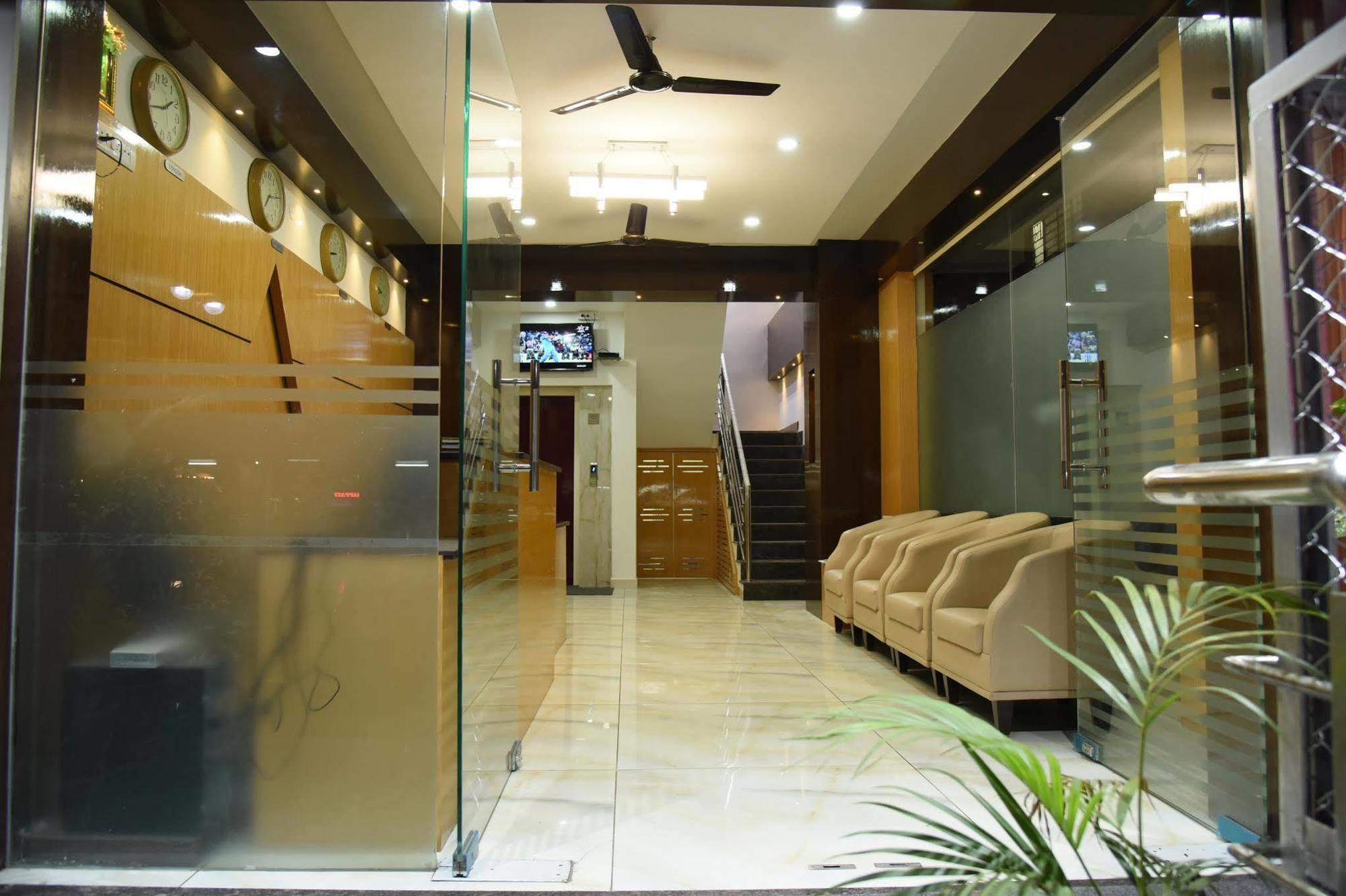 Capital O 76622 Hotel Raama Grand Mysore Bagian luar foto